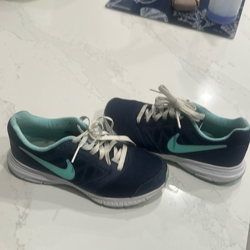 Womens Nike running shoe sz 7.5